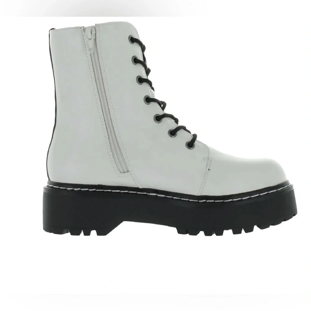 ‏Wild Pair  Womens Arriele Leather white Ankle Boots size 10M new